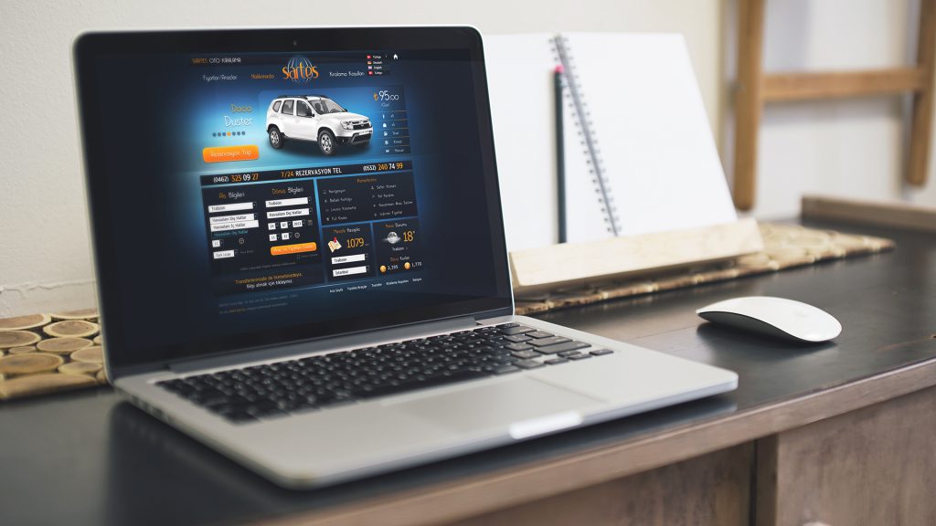 ordinateur sur un bureau avec le web design de la société sartes